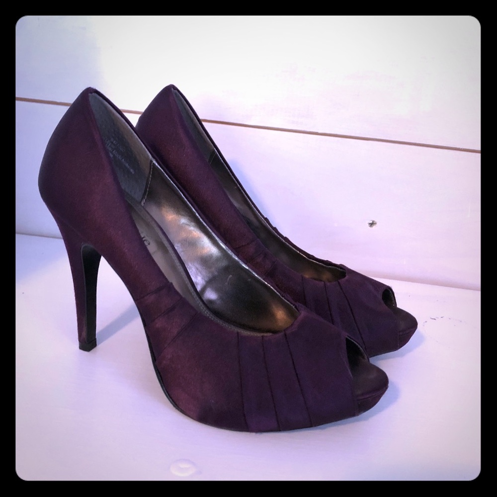 Kelly and Katie purple satin pumps